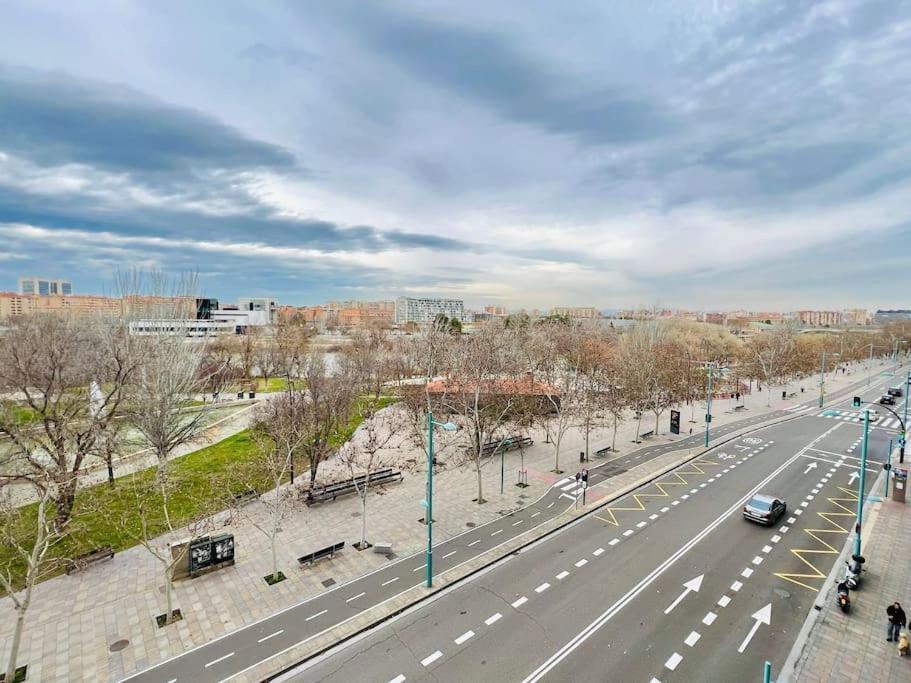 A Orillas Del Pilar Con Parking Zaragoza Kültér fotó