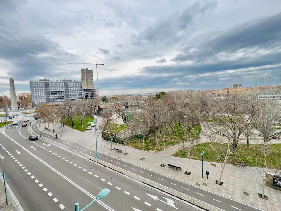 A Orillas Del Pilar Con Parking Zaragoza Kültér fotó