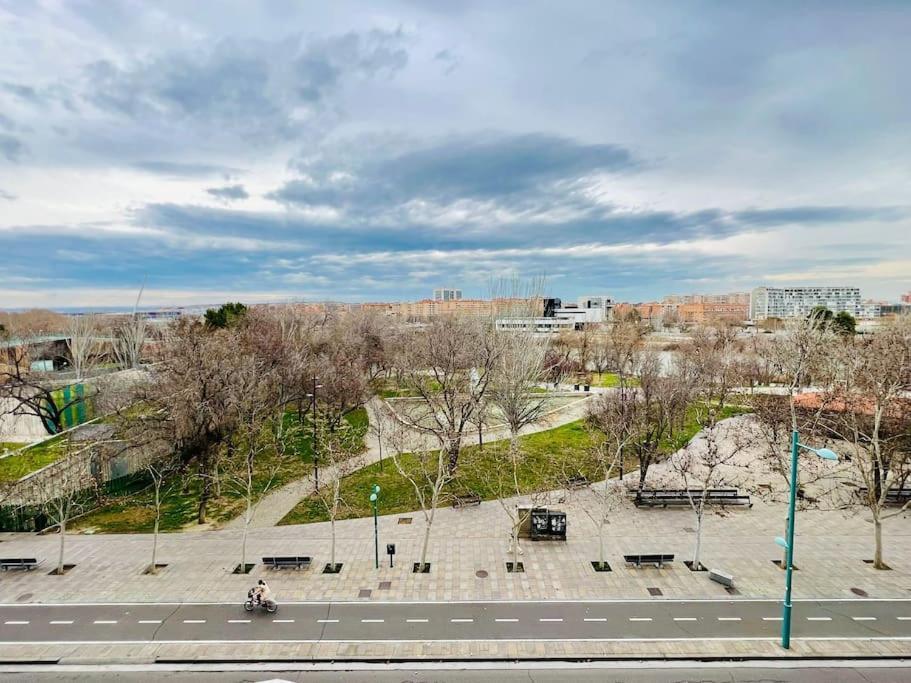 A Orillas Del Pilar Con Parking Zaragoza Kültér fotó