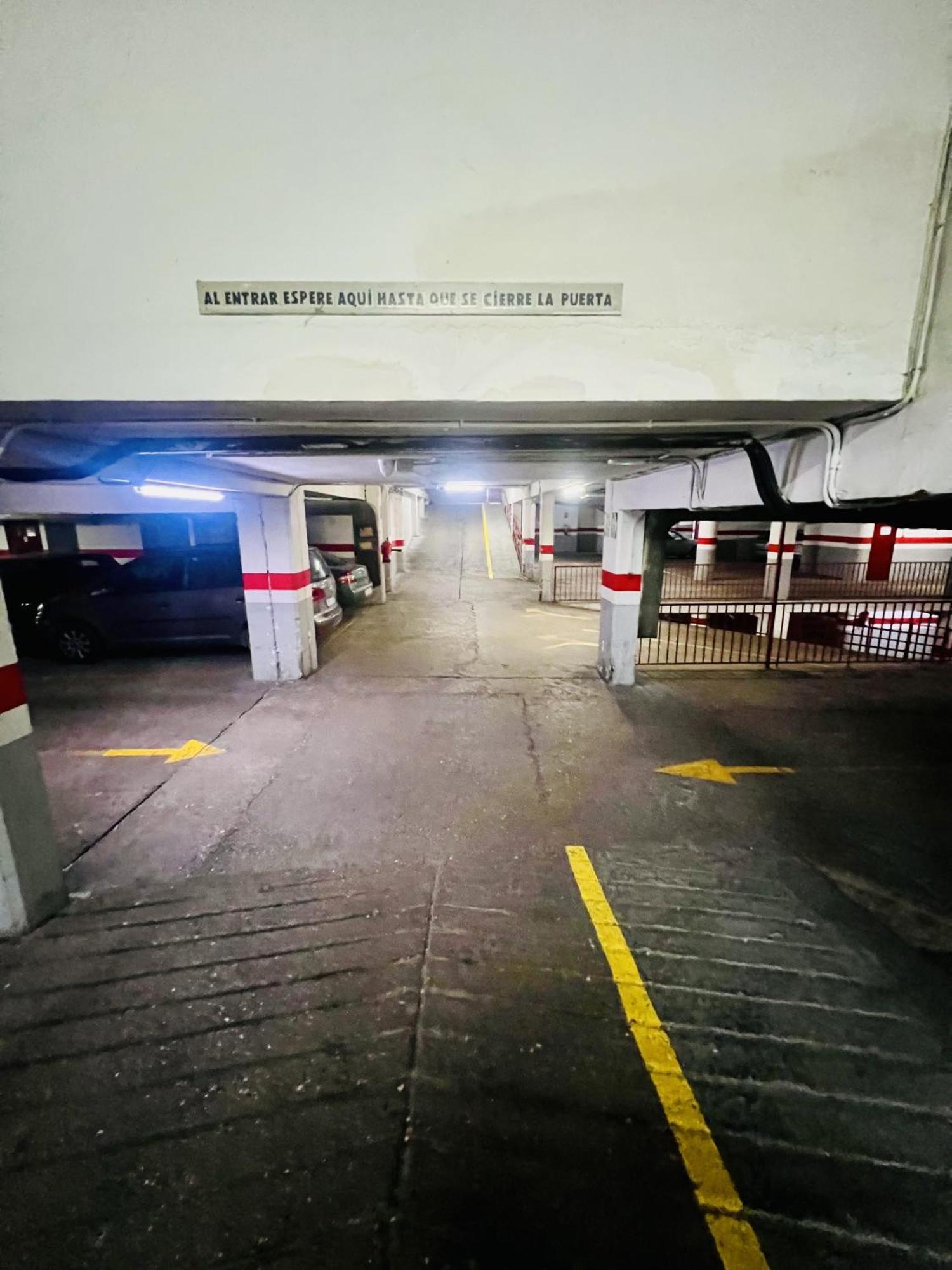 A Orillas Del Pilar Con Parking Zaragoza Kültér fotó