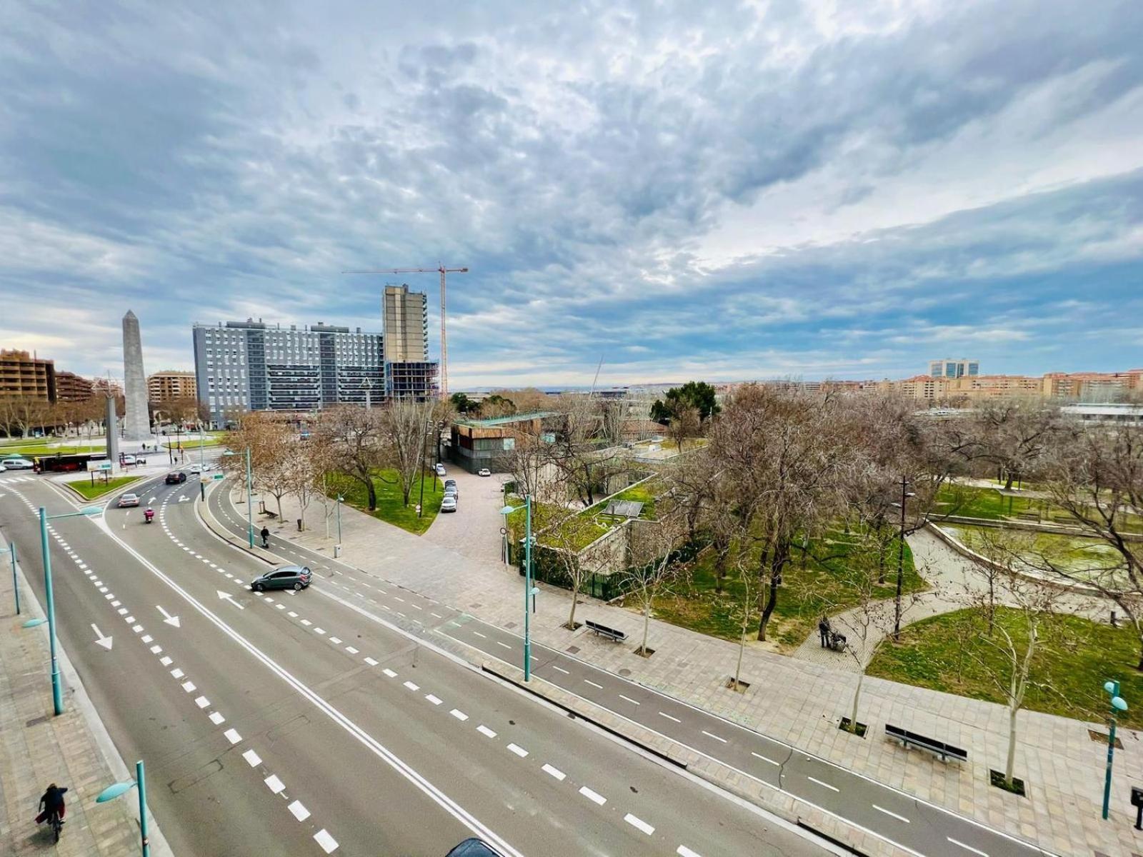 A Orillas Del Pilar Con Parking Zaragoza Kültér fotó